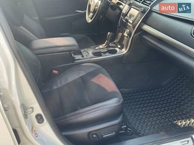 Белый Тойота Камри, объемом двигателя 2.5 л и пробегом 158 тыс. км за 15900 $, фото 14 на Automoto.ua