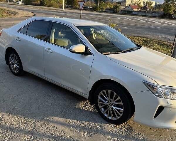 Тойота Камри 2017 в Запорожье на Automoto.ua Белый Тойота Камри, объемом двигателя 2.49 л и пробегом 173 тыс. км за 16500 $, фото 1 на Automoto.ua