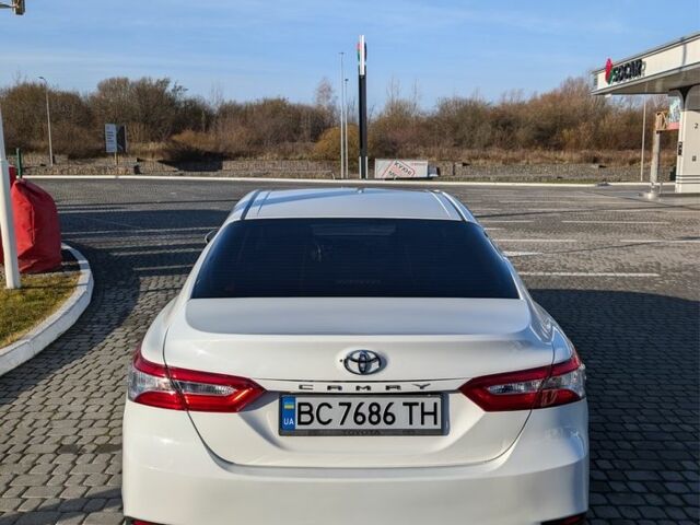 Білий Тойота Камрі, об'ємом двигуна 2.5 л та пробігом 144 тис. км за 17500 $, фото 1 на Automoto.ua