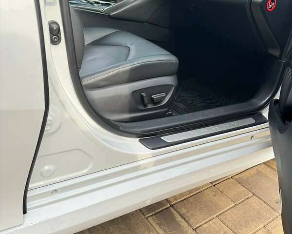 Тойота Камри 2017 в Черновцах на Automoto.ua Белый Тойота Камри, объемом двигателя 2.49 л и пробегом 80 тыс. км за 22900 $, фото 20 на Automoto.ua