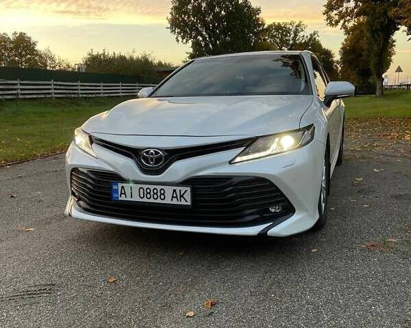 Белый Тойота Камри, объемом двигателя 2.49 л и пробегом 150 тыс. км за 21000 $, фото 1 на Automoto.ua