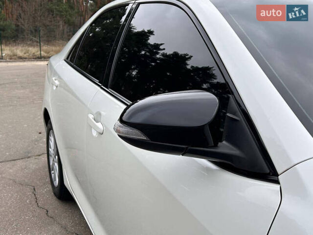 Белый Тойота Камри, объемом двигателя 2.49 л и пробегом 119 тыс. км за 20555 $, фото 62 на Automoto.ua