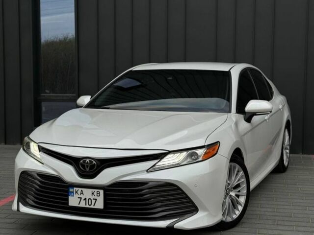 Белый Тойота Камри, объемом двигателя 2.5 л и пробегом 159 тыс. км за 17800 $, фото 1 на Automoto.ua