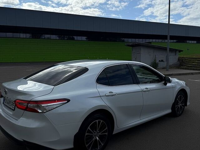 Белый Тойота Камри, объемом двигателя 2.5 л и пробегом 205 тыс. км за 20000 $, фото 3 на Automoto.ua