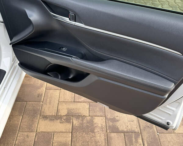 Тойота Камри 2017 в Черновцах на Automoto.ua Белый Тойота Камри, объемом двигателя 2.49 л и пробегом 80 тыс. км за 22900 $, фото 22 на Automoto.ua