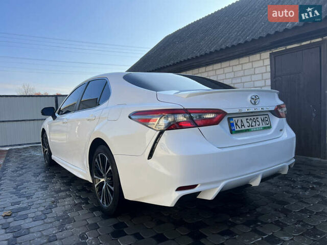 Белый Тойота Камри, объемом двигателя 2.49 л и пробегом 286 тыс. км за 17800 $, фото 5 на Automoto.ua