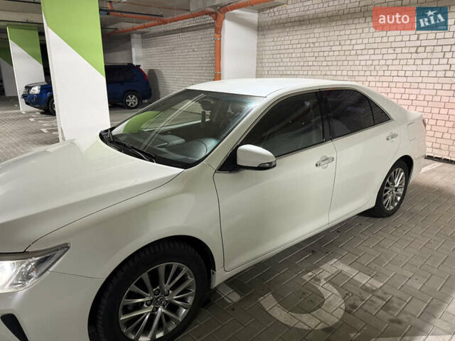 Тойота Камри 2017 в Львове на Automoto.ua Белый Тойота Камри, объемом двигателя 2.49 л и пробегом 148 тыс. км за 19300 $, фото 2 на Automoto.ua