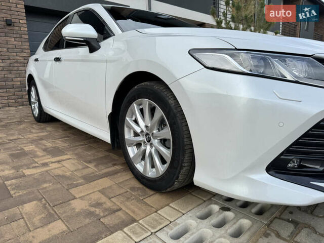 Тойота Камри 2017 в Черновцах на Automoto.ua Белый Тойота Камри, объемом двигателя 2.49 л и пробегом 80 тыс. км за 22900 $, фото 6 на Automoto.ua