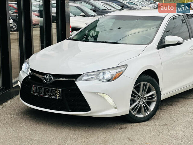 Белый Тойота Камри, объемом двигателя 2.5 л и пробегом 93 тыс. км за 16499 $, фото 1 на Automoto.ua
