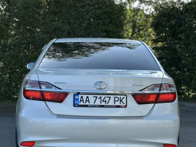 Белый Тойота Камри, объемом двигателя 2.5 л и пробегом 180 тыс. км за 16800 $, фото 5 на Automoto.ua