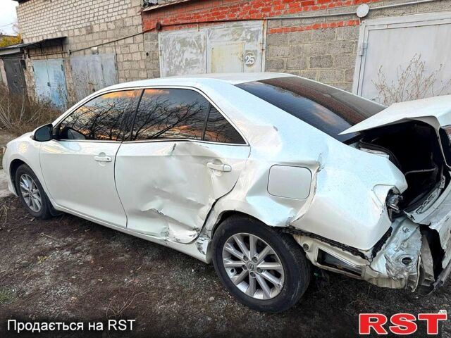 Білий Тойота Камрі, об'ємом двигуна 2.5 л та пробігом 169 тис. км за 11000 $, фото 3 на Automoto.ua