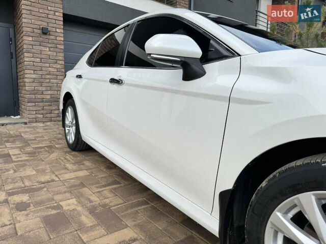 Тойота Камри 2017 в Черновцах на Automoto.ua Белый Тойота Камри, объемом двигателя 2.49 л и пробегом 80 тыс. км за 22900 $, фото 8 на Automoto.ua