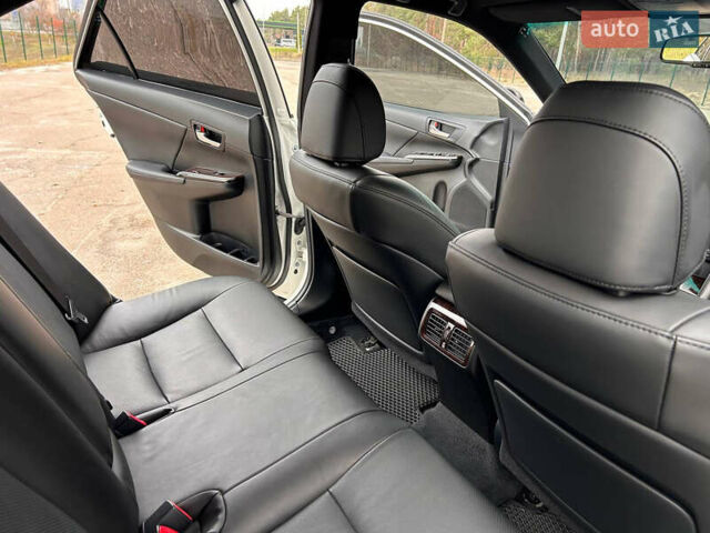 Белый Тойота Камри, объемом двигателя 2.49 л и пробегом 119 тыс. км за 20555 $, фото 11 на Automoto.ua