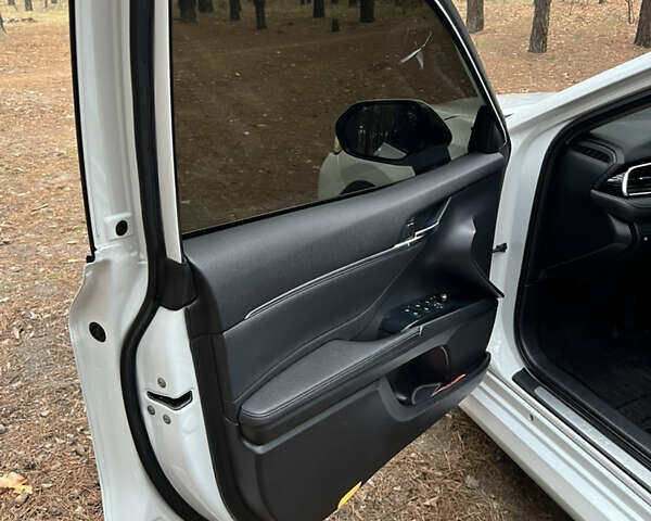 Белый Тойота Камри, объемом двигателя 2.49 л и пробегом 152 тыс. км за 21000 $, фото 19 на Automoto.ua