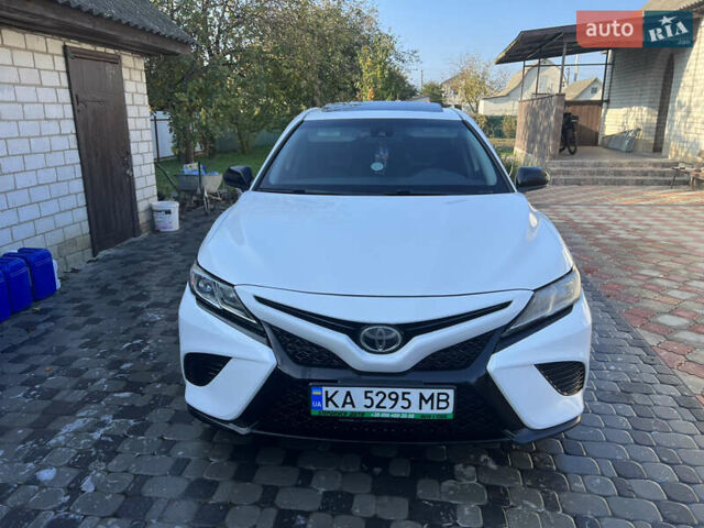 Белый Тойота Камри, объемом двигателя 2.49 л и пробегом 286 тыс. км за 17800 $, фото 11 на Automoto.ua