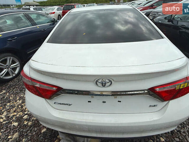 Белый Тойота Камри, объемом двигателя 2.5 л и пробегом 140 тыс. км за 11400 $, фото 5 на Automoto.ua