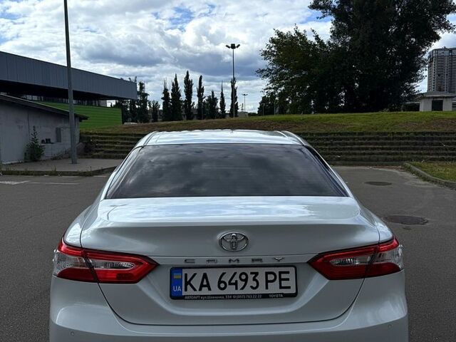 Белый Тойота Камри, объемом двигателя 2.5 л и пробегом 205 тыс. км за 20000 $, фото 2 на Automoto.ua