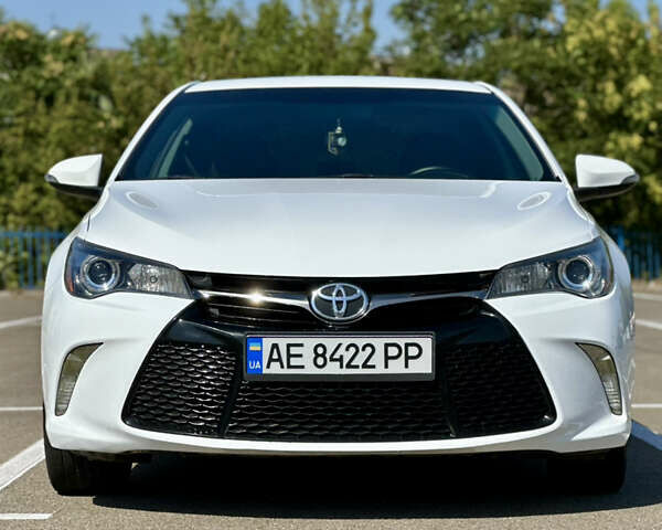 Белый Тойота Камри, объемом двигателя 2.49 л и пробегом 151 тыс. км за 14700 $, фото 1 на Automoto.ua