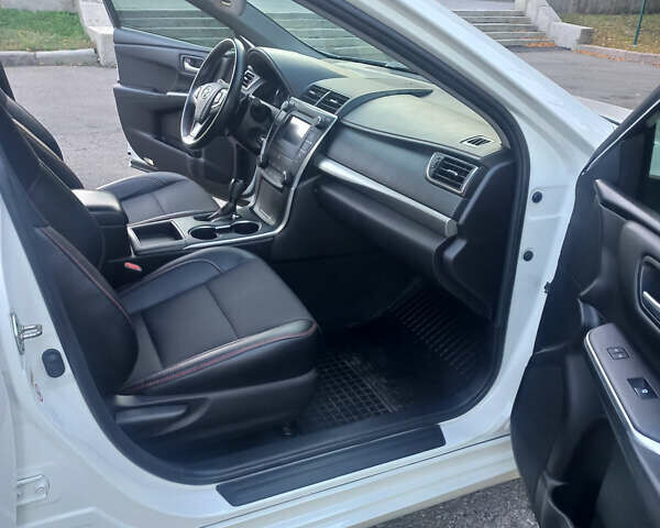 Білий Тойота Камрі, об'ємом двигуна 2.5 л та пробігом 93 тис. км за 16850 $, фото 9 на Automoto.ua