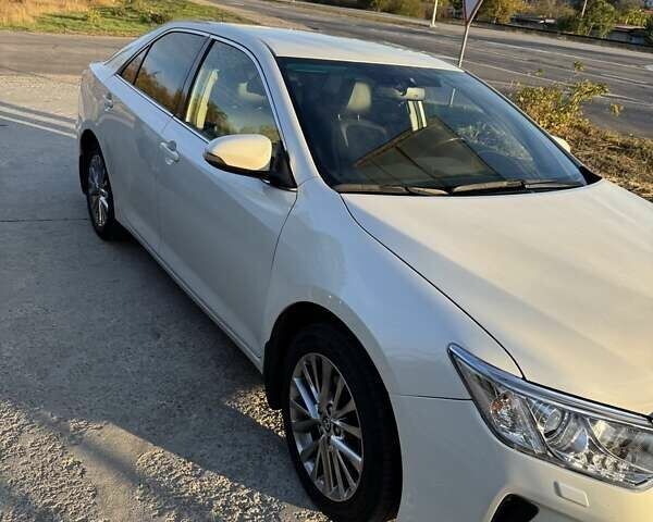 Тойота Камри 2017 в Запорожье на Automoto.ua Белый Тойота Камри, объемом двигателя 2.49 л и пробегом 173 тыс. км за 16500 $, фото 3 на Automoto.ua