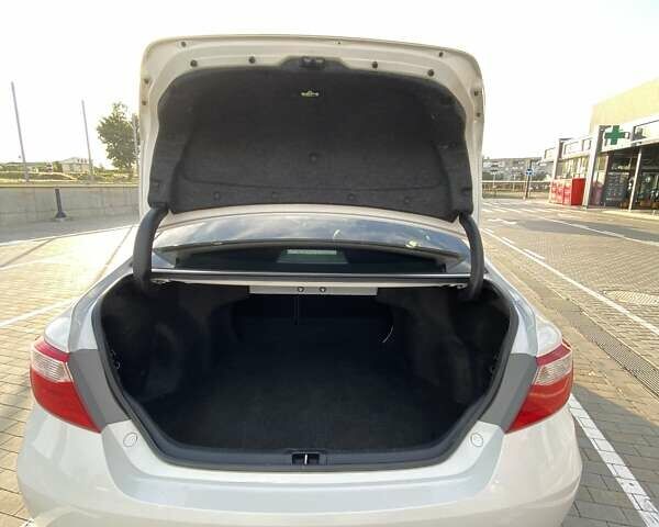 Белый Тойота Камри, объемом двигателя 2.4 л и пробегом 105 тыс. км за 17000 $, фото 8 на Automoto.ua