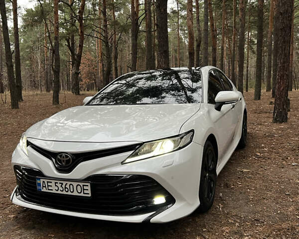 Белый Тойота Камри, объемом двигателя 2.49 л и пробегом 152 тыс. км за 21000 $, фото 2 на Automoto.ua