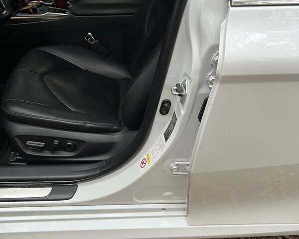 Белый Тойота Камри, объемом двигателя 2.49 л и пробегом 152 тыс. км за 21000 $, фото 20 на Automoto.ua