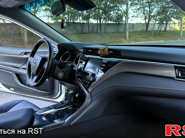 Белый Тойота Камри, объемом двигателя 2.5 л и пробегом 14 тыс. км за 23500 $, фото 11 на Automoto.ua