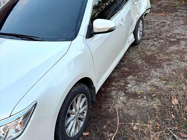 Білий Тойота Камрі, об'ємом двигуна 2.5 л та пробігом 169 тис. км за 11000 $, фото 1 на Automoto.ua