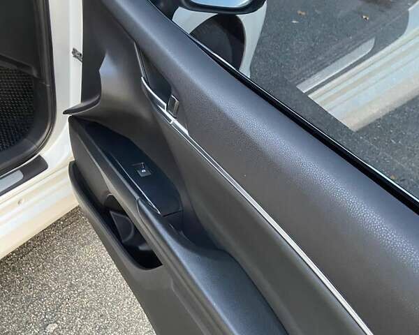 Белый Тойота Камри, объемом двигателя 2.49 л и пробегом 150 тыс. км за 21000 $, фото 25 на Automoto.ua