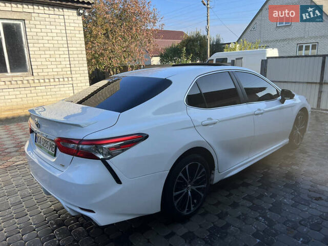 Белый Тойота Камри, объемом двигателя 2.49 л и пробегом 286 тыс. км за 17800 $, фото 2 на Automoto.ua