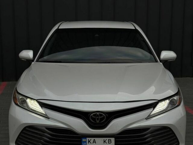 Белый Тойота Камри, объемом двигателя 2.5 л и пробегом 159 тыс. км за 17800 $, фото 3 на Automoto.ua