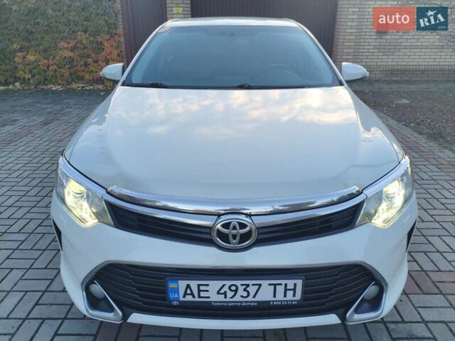Белый Тойота Камри, объемом двигателя 2.49 л и пробегом 169 тыс. км за 16500 $, фото 1 на Automoto.ua
