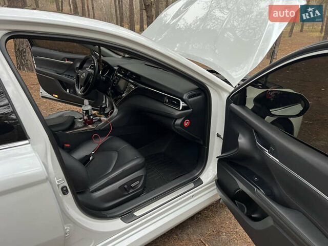 Белый Тойота Камри, объемом двигателя 2.49 л и пробегом 152 тыс. км за 21000 $, фото 9 на Automoto.ua