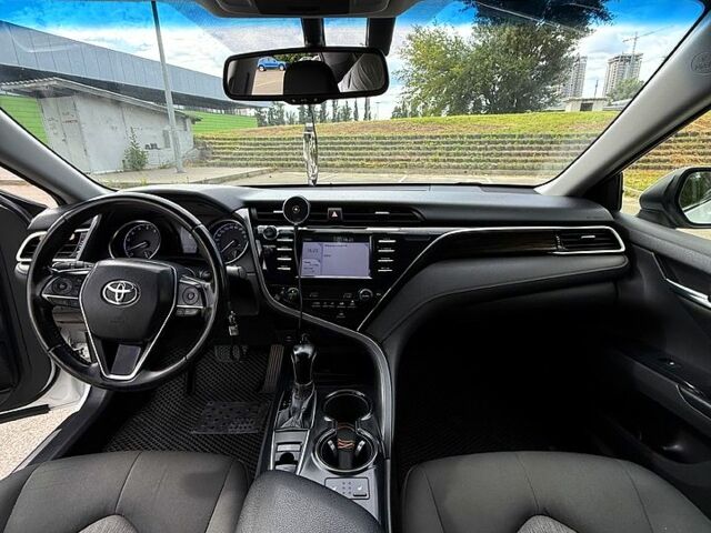 Белый Тойота Камри, объемом двигателя 2.5 л и пробегом 205 тыс. км за 20000 $, фото 4 на Automoto.ua