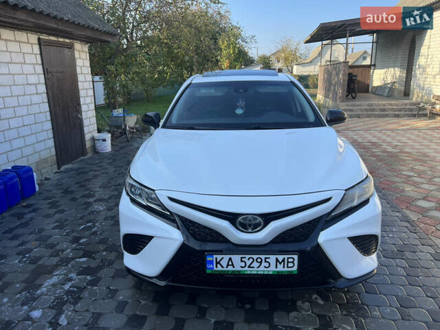 Белый Тойота Камри, объемом двигателя 2.49 л и пробегом 286 тыс. км за 17800 $, фото 12 на Automoto.ua