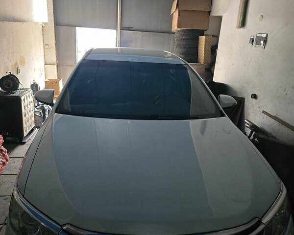 Белый Тойота Камри, объемом двигателя 2.49 л и пробегом 143 тыс. км за 20000 $, фото 7 на Automoto.ua