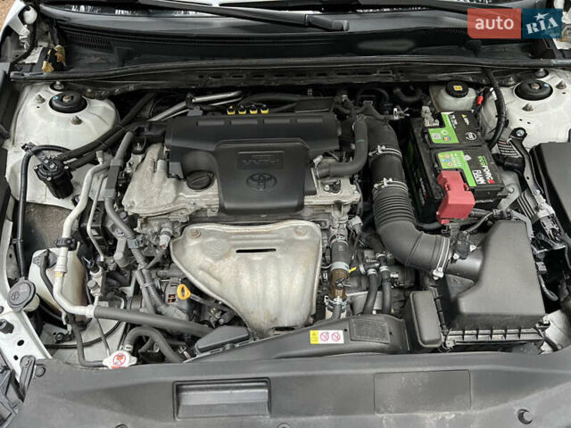 Белый Тойота Камри, объемом двигателя 2.49 л и пробегом 152 тыс. км за 21000 $, фото 8 на Automoto.ua