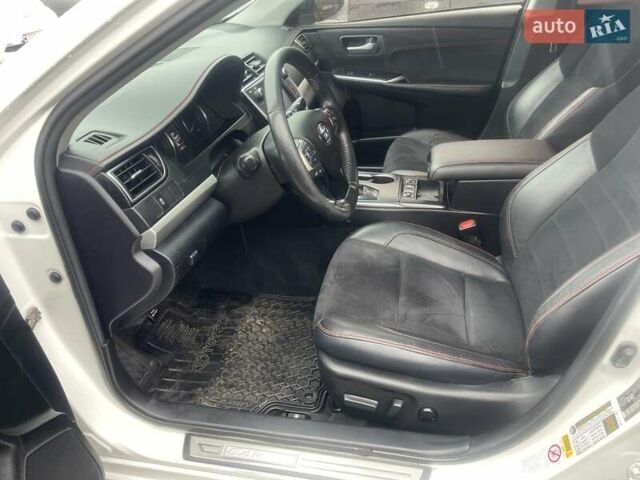 Белый Тойота Камри, объемом двигателя 2.5 л и пробегом 158 тыс. км за 14900 $, фото 26 на Automoto.ua