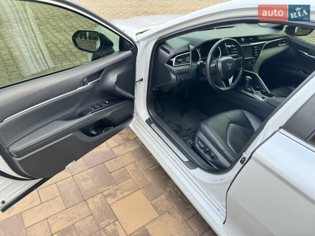 Тойота Камри 2017 в Черновцах на Automoto.ua Белый Тойота Камри, объемом двигателя 2.49 л и пробегом 80 тыс. км за 22900 $, фото 12 на Automoto.ua