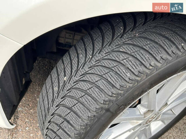 Белый Тойота Камри, объемом двигателя 2.49 л и пробегом 119 тыс. км за 20555 $, фото 59 на Automoto.ua