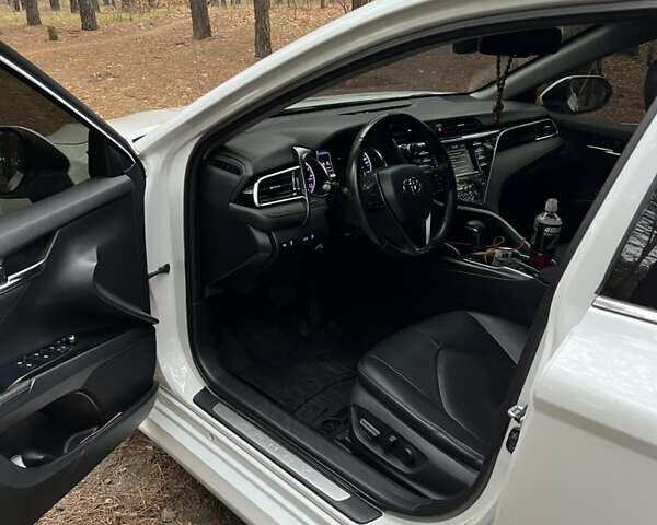 Белый Тойота Камри, объемом двигателя 2.49 л и пробегом 152 тыс. км за 21000 $, фото 24 на Automoto.ua