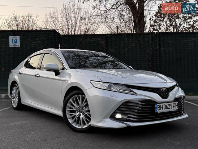 Белый Тойота Камри, объемом двигателя 2.49 л и пробегом 162 тыс. км за 22400 $, фото 1 на Automoto.ua