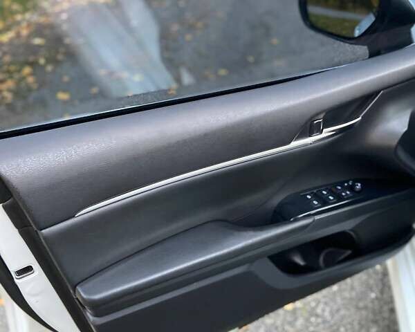 Белый Тойота Камри, объемом двигателя 2.49 л и пробегом 150 тыс. км за 21000 $, фото 29 на Automoto.ua