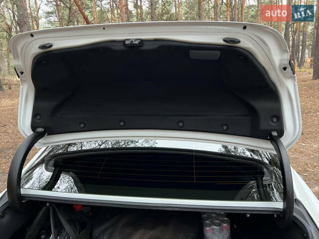 Белый Тойота Камри, объемом двигателя 2.49 л и пробегом 152 тыс. км за 21000 $, фото 14 на Automoto.ua