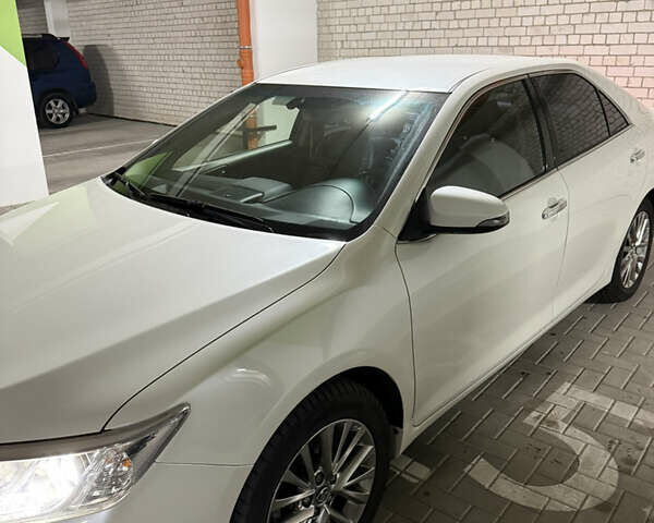 Тойота Камри 2017 в Львове на Automoto.ua Белый Тойота Камри, объемом двигателя 2.49 л и пробегом 148 тыс. км за 19300 $, фото 3 на Automoto.ua
