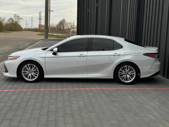 Белый Тойота Камри, объемом двигателя 2.5 л и пробегом 159 тыс. км за 17800 $, фото 4 на Automoto.ua