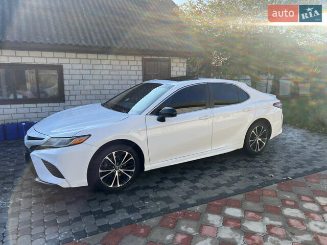 Белый Тойота Камри, объемом двигателя 2.49 л и пробегом 286 тыс. км за 17800 $, фото 10 на Automoto.ua