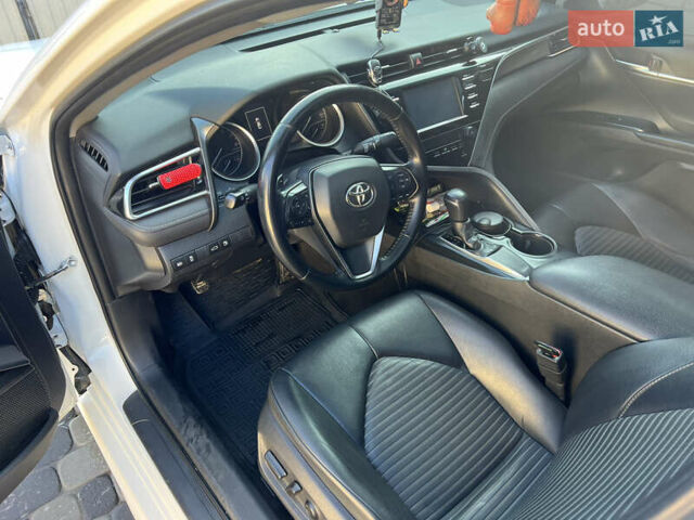 Белый Тойота Камри, объемом двигателя 2.49 л и пробегом 286 тыс. км за 17800 $, фото 18 на Automoto.ua