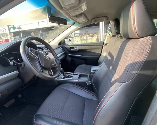 Белый Тойота Камри, объемом двигателя 2.4 л и пробегом 105 тыс. км за 17000 $, фото 6 на Automoto.ua